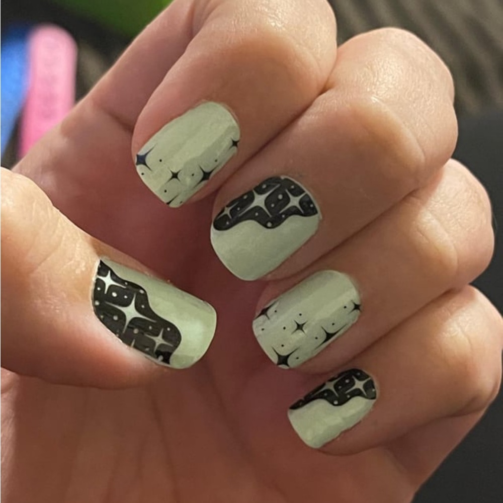 *Exclusive* Color Street: Rave Wave | Stars Wavy Clear Overlay Black Festival
